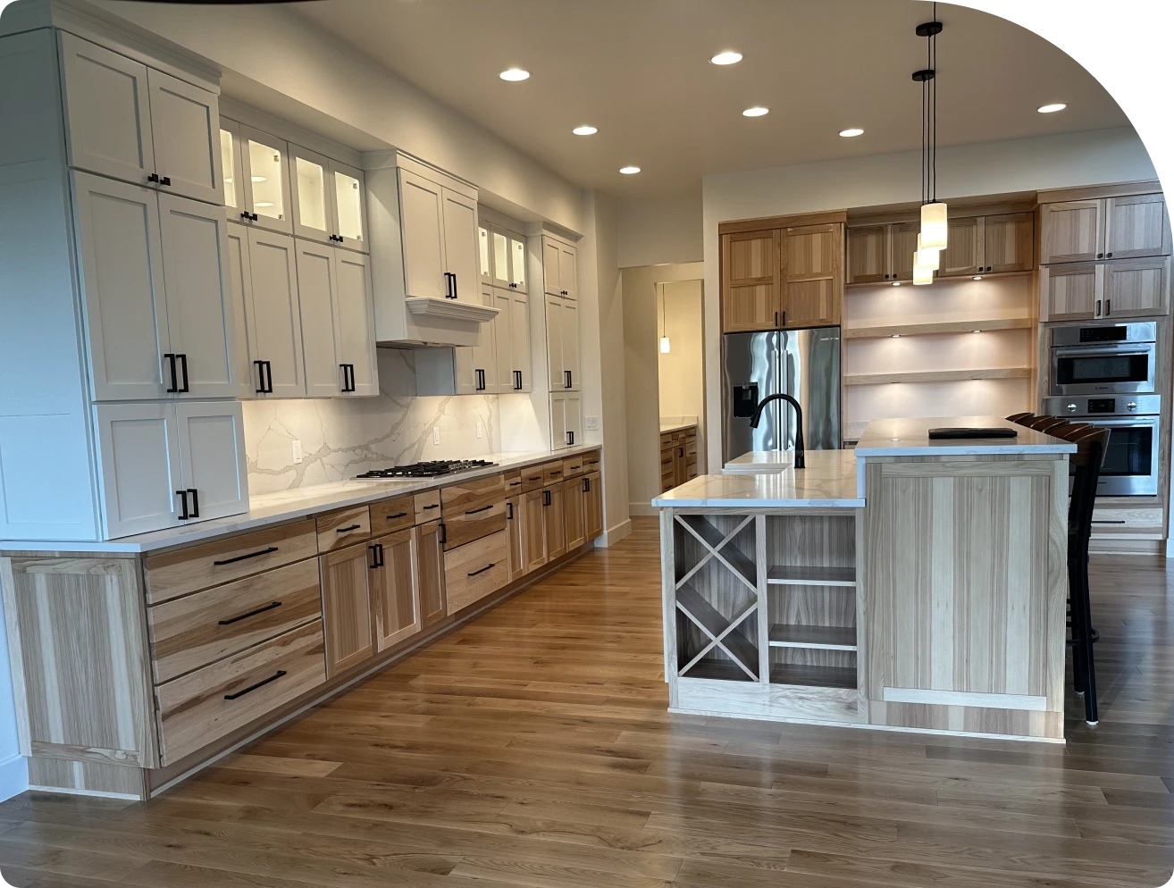 Contemporary kitchen design with marble backsplash